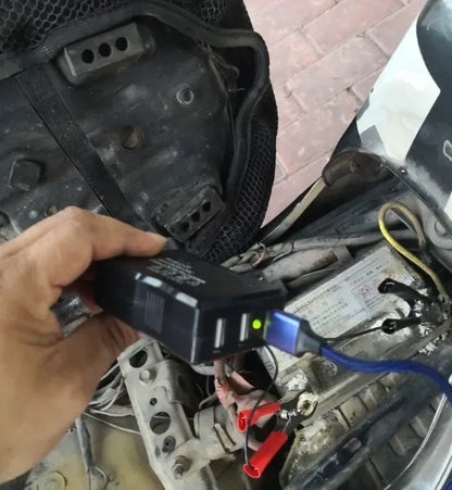 Multi-port 12V24v battery mobile phone charger motorcycle car on board universal USB to 5V car 2.1A fast charge